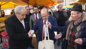  Başkan Gümrükçüoğlu bez poşet dağıttı 