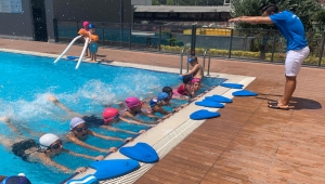 Site Havuzlarında 'Ücretsiz Yüzme Eğitimi'
