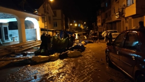 Giresun ve Rize'de Şiddetli Yağış Hayatı Olumsuz Etkiledi