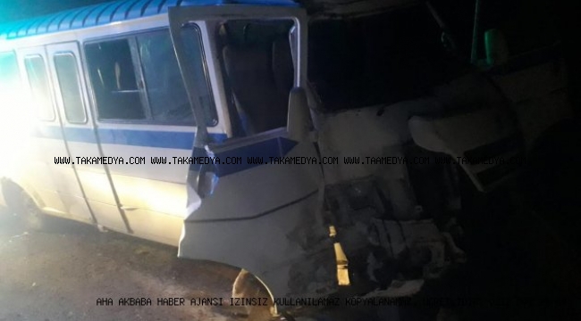 Manisa'da Servis Münübüsü Kaza Yaptı 12 Yaralı