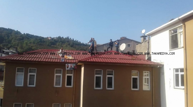 Trabzon'da Kızını Görmek İsteyen Şahıs Çatıda Eylem Yaptı