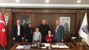 Başkan Sarıalioğlu, koltuğunu öğrencilere devretti
