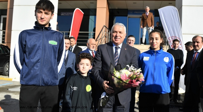 Trabzon'da Okul Sporları Toplu Ödül Töreni Vali Aziz Yıldırım'ın Katılımıyla Gerçekleştirildi