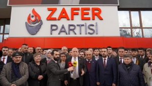 Zafer Partisi Genel Başkanı Prof. Dr. Ümit Özdağ, Tutuklu gazeteci ve Türk milliyetçilerinin tahliyesi üzerine basın açıklaması yaptı.