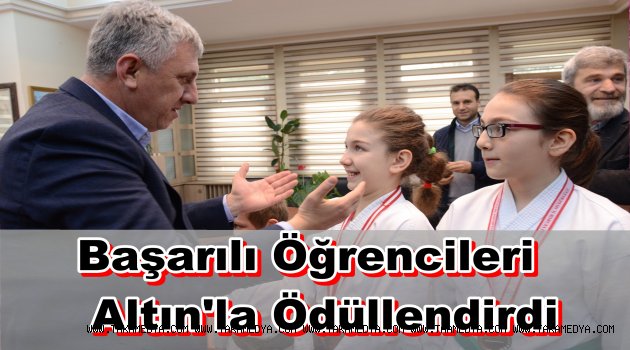Başkan Sarıalioğlu’ndan başarılı sporculara altın