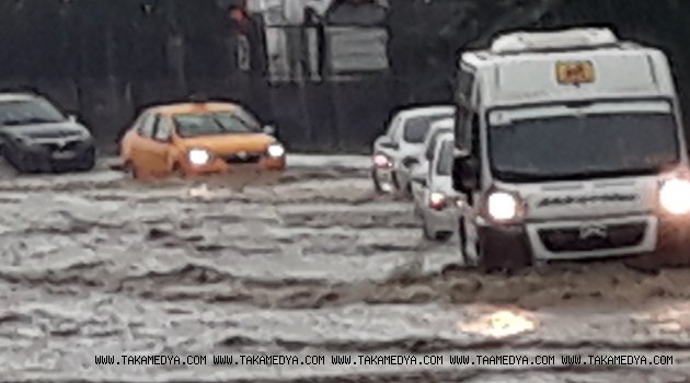 İstanbulda Aniden Bastıran Yağmur Etkili Oldu