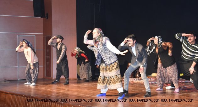 Malatyalı Genç Tiyatrocular Ayakta Alkışlandı