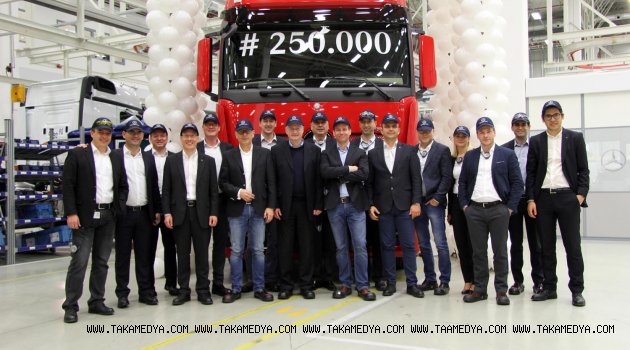 Mercedes-Benz Türk’ün Türkiye’de ürettiği 250.000’inci kamyon banttan indi