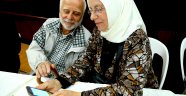 “Bağcılarlı yaşlılara akıllı telefon kullanma eğitimi verildi”