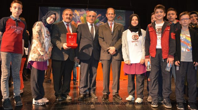Trabzon'da Başarıl Okullar Ödüllendirildi